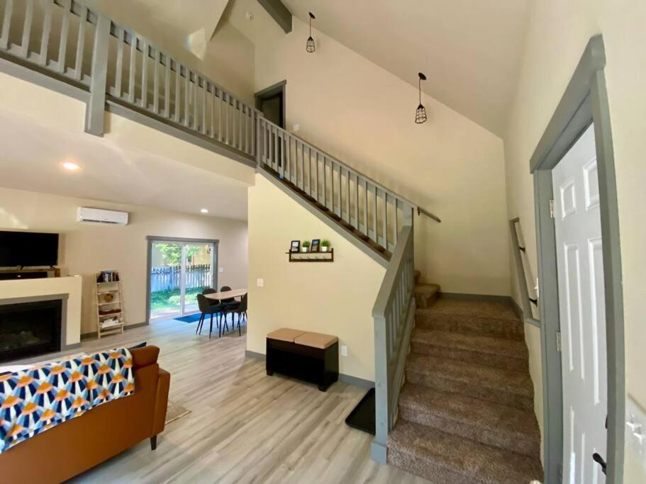 New Modern Cabin! 5Mi To Mt Rainier National Park! Hot Tub & Wifi Ashford Dış mekan fotoğraf