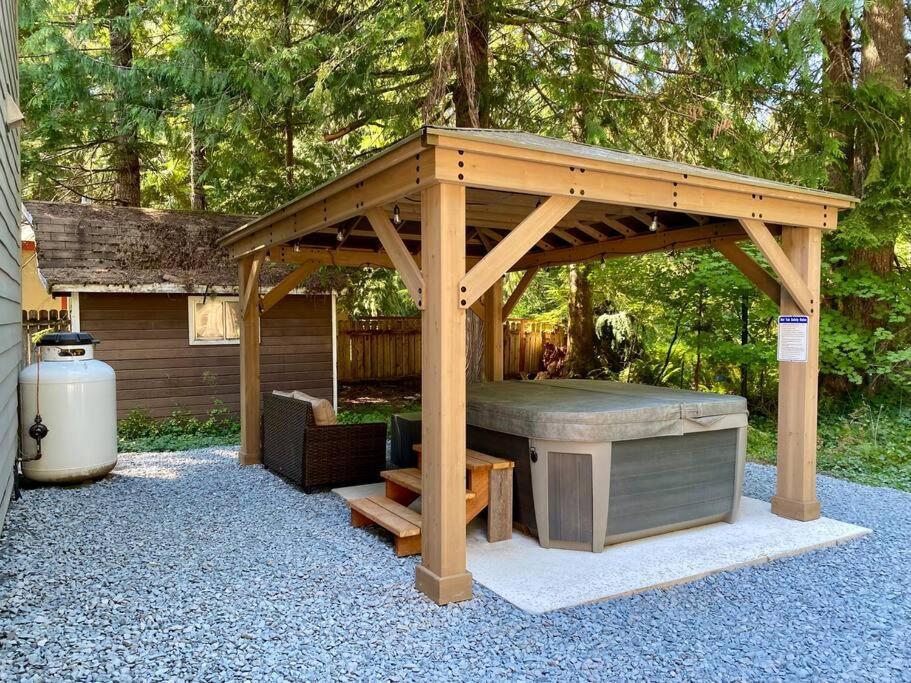 New Modern Cabin! 5Mi To Mt Rainier National Park! Hot Tub & Wifi Ashford Dış mekan fotoğraf
